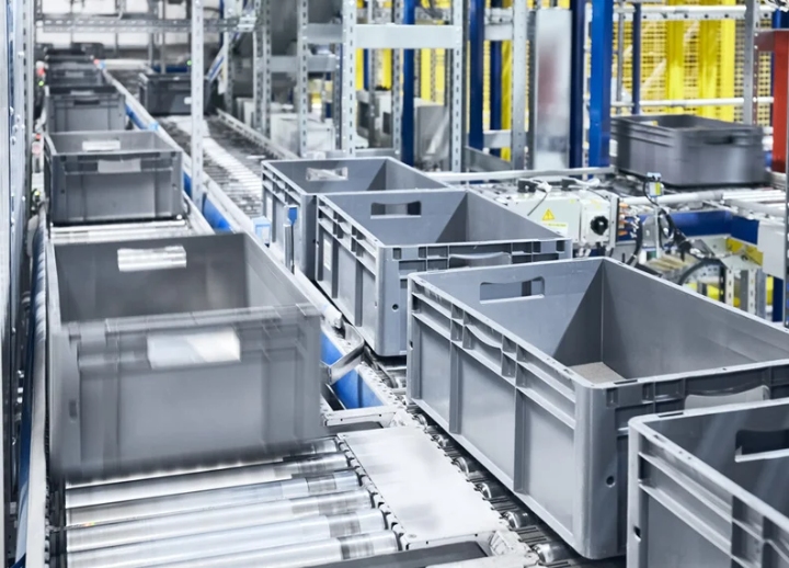 Modern box conveyor system with boxes.