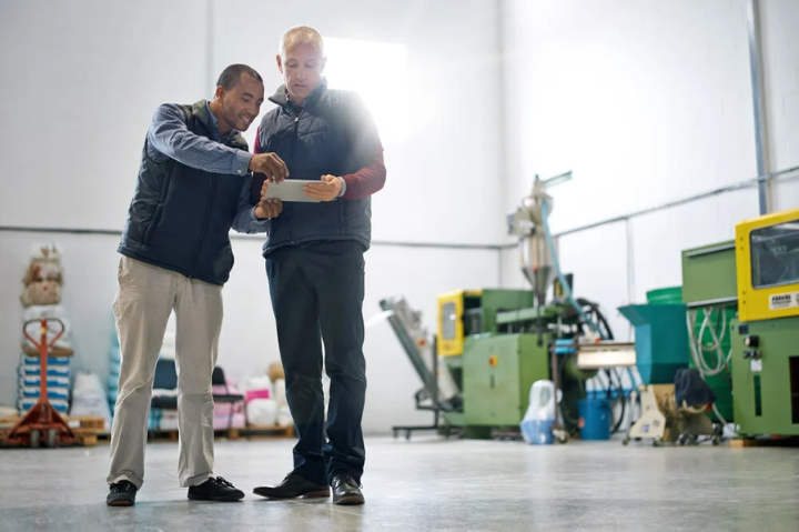 Employee giving his manager a status update